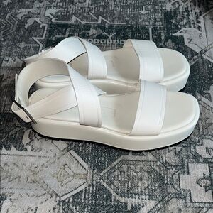 Zara women’s leather White Platform Sandals size 38 US 7.5